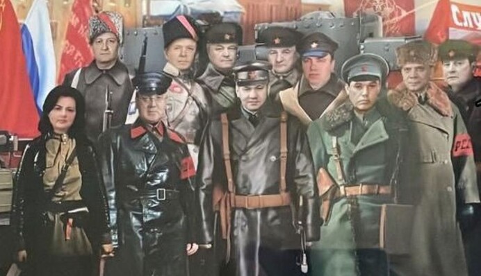 У ексзаступника міністра оборони РФ знайшли картини з Шойгу в образі чекіста