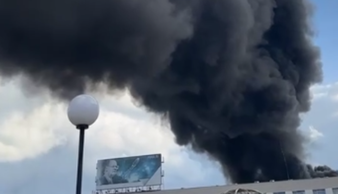 У російському Єкатеринбурзі спалахнуло ракетне підприємство