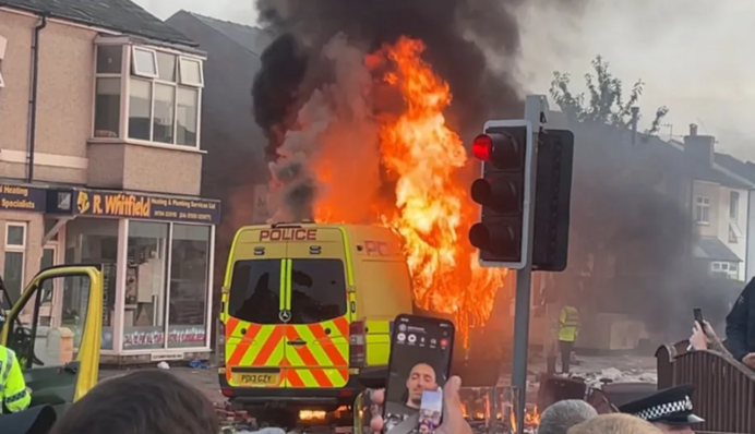 В Британии произошли погромы после убийства детей в танцевальном клубе