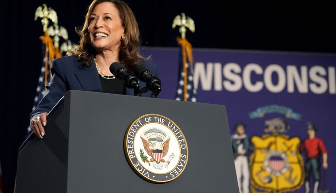 Харрис постепенно уничтожает лидерство Трампа - Bloomberg