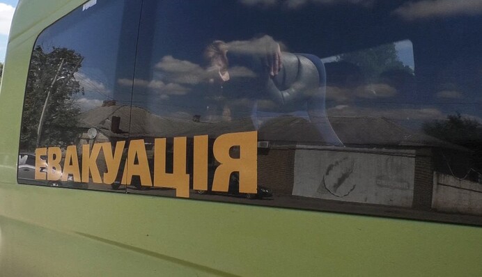 На Донеччині із низки населених пунктів  примусово евакуюють дітей