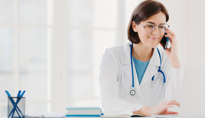 Украинцев призвали не дергать семейных врачей во время их отпусков