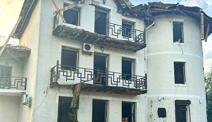 Появились фото Пономарева после покушения и последствий удара по его дому