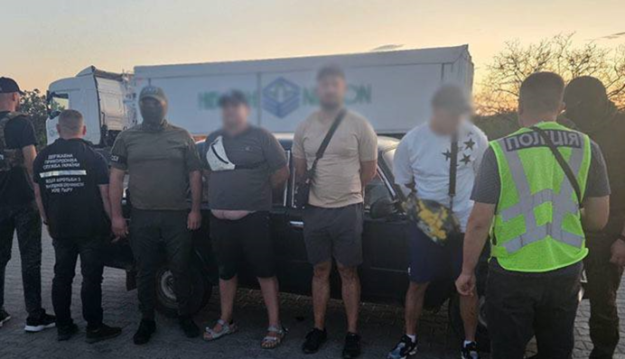 За кордон за 10 тис. доларів: поліція схопила чергових ухилянтів