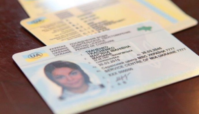 Водительские права и техпаспорт: с 1 августа выдают документы нового образца