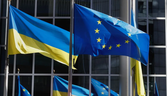 Украинцы считают, что Украине понадобится 2-5 лет, чтобы стать членом НАТО и ЕС