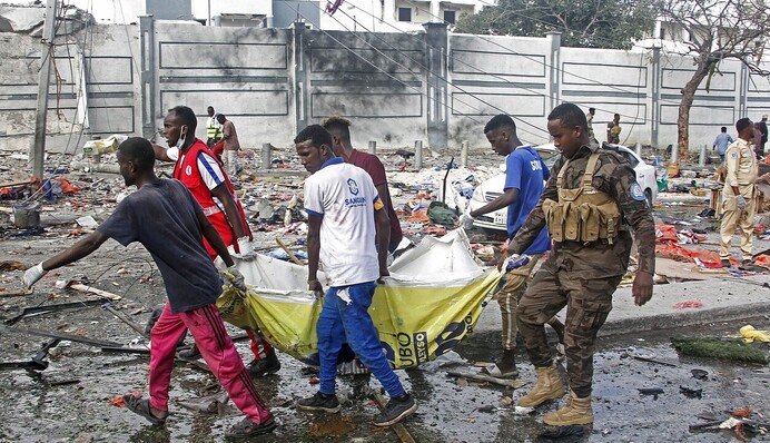 Унаслідок теракту на пляжі в Сомалі загинули 32 людини, десятки поранених