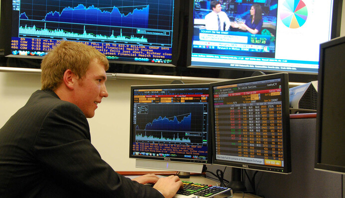 У Bloomberg на тлі топової новини стався скандал зі звільненням журналістки