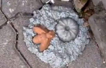 Анатолий Анатолич наткнулся на киевском Подоле на загадочную "скульптуру"