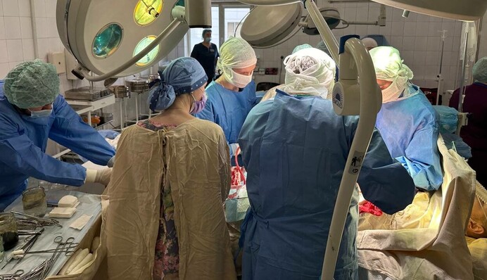 Куля прошила голову і застрягла в шиї: дніпровські лікарі провели унікальну операцію з порятунку бійця