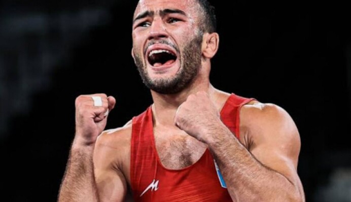 Эмоции жены и ребенка украинского борца Насибова на трибунах украсили Олимпиаду