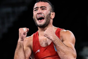 Эмоции жены и ребенка украинского борца Насибова на трибунах украсили Олимпиаду