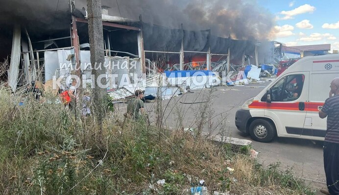 Россия ударила по супермаркету в Константиновке - в сети делятся жуткими кадрами