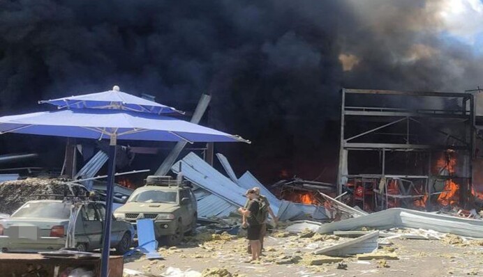 Зеленський назвав кількість жертв удару по супермаркету та пошті у Костянтинівці