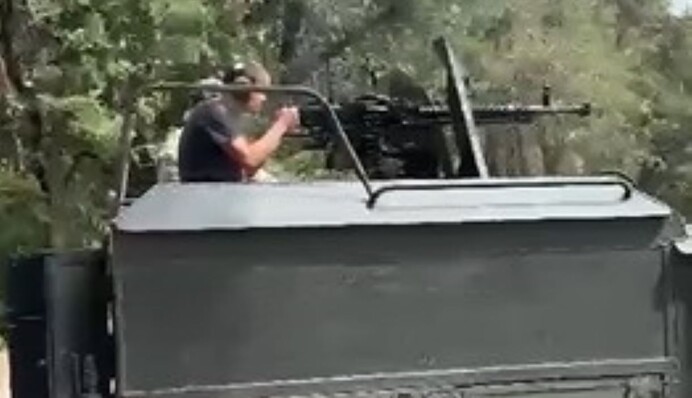 Сын Дмитрия Яроша освоил пулемет