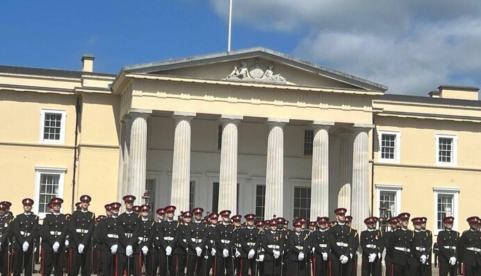 Залужный снова надел военную форму