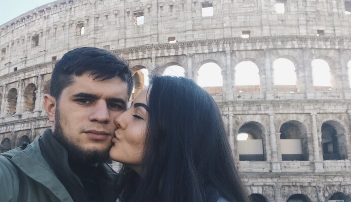 «Які ми красиві в Римі»: дівчина легендарного командира Да Вінчі показала пронизливе фото