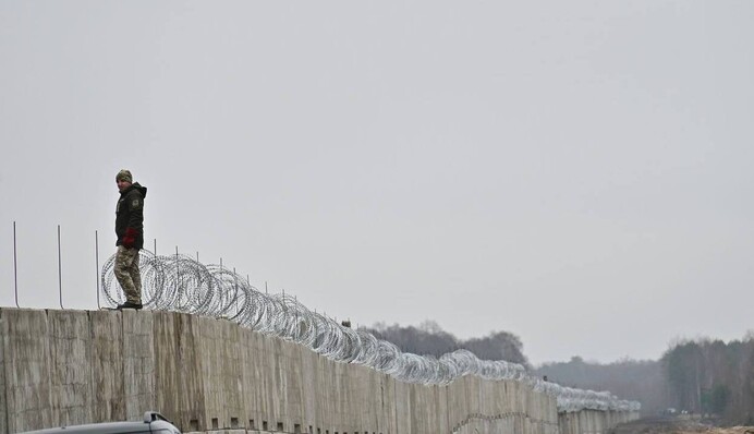 Білорусь перекидає військову техніку на кордон з Україною