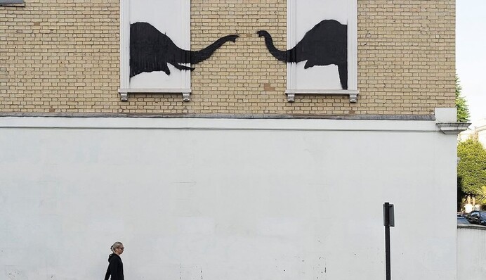 Бэнкси показал свои новые граффити на улицах Лондона