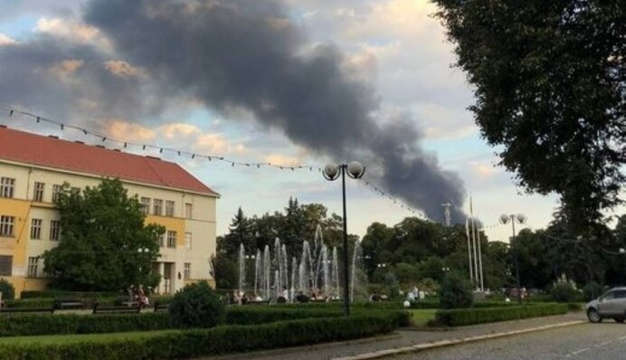 В Ужгороде произошел масштабный пожар на складах