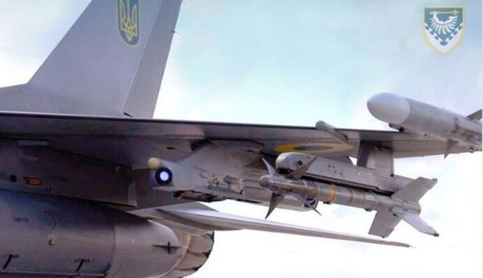 У мережі звернули увагу на цікавий момент на фото з українським F-16