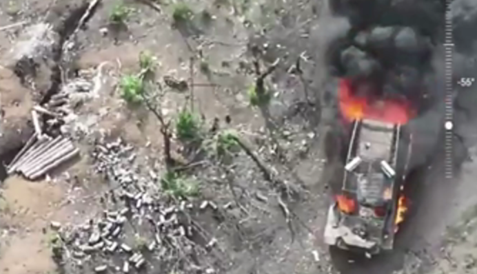 Таврійські десантники показали, як ефектно горить техніка росіян