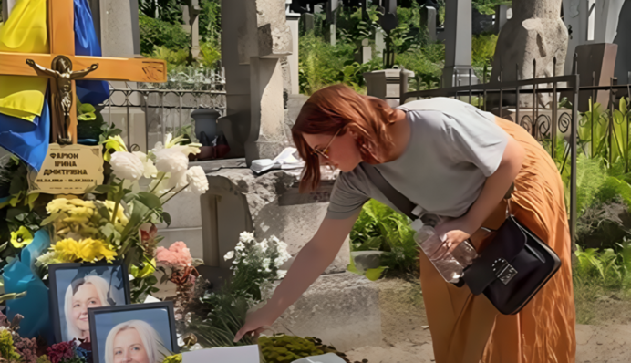 Певица Цибульская показала могилу Фарион и рассказала об упущенном шансе