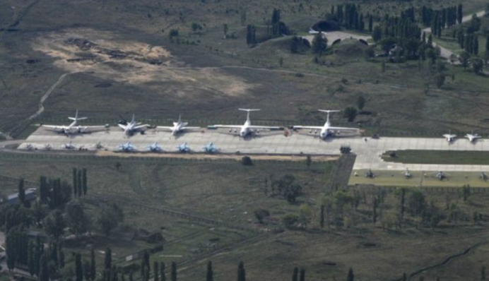 Военный эксперт Рустамзаде проанализировал фото удара по аэродрому 