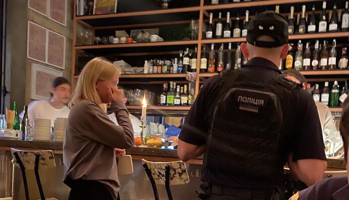 Момент взрыва в киевском Zigzag Cafe попал на видео