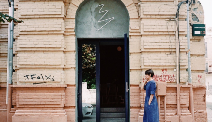 Журналістку, яку оглушило вибухом в київському кафе, обурила реакція адміністрації