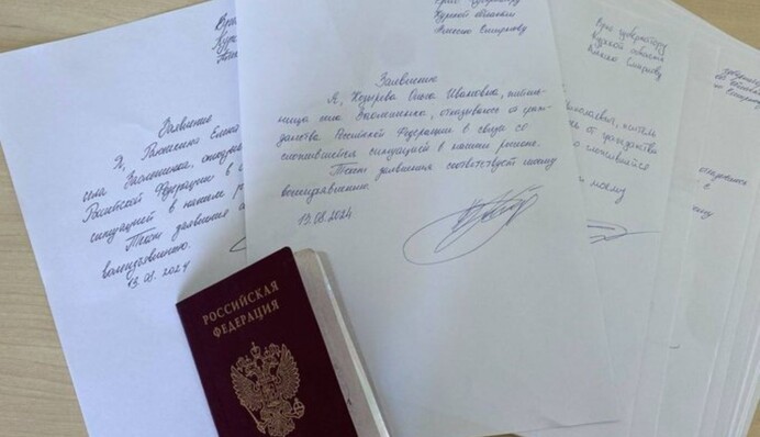 Жители Курской области стали отказываться от гражданства РФ? В сети показали фото