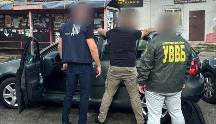 Пограничник организовал трансфер в Европу во время войны за 21 000 евро