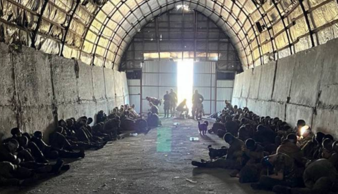 «Захопили ротний опорний пункт»: зʼявилися деталі наймасовішого взяття росіян в полон