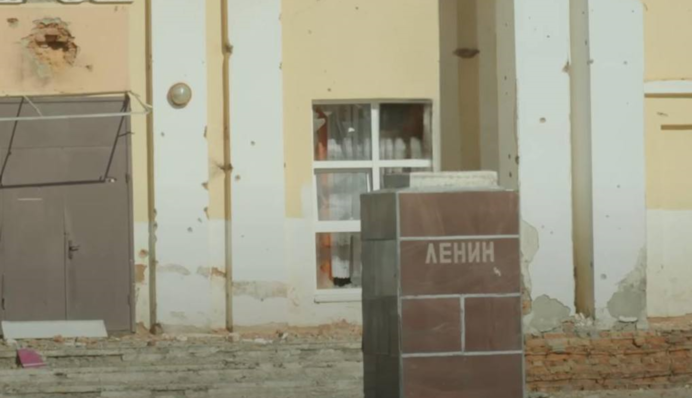 У Суджі знесли пам'ятник Леніну