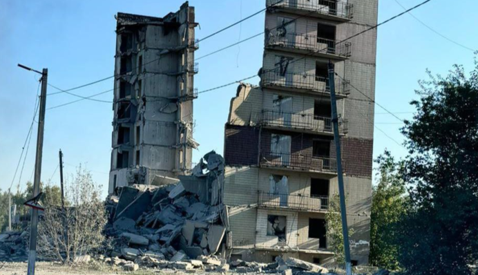 Росіяни вдарили по Мирнограду на Донеччині, є жертви та поранені