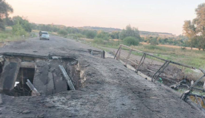Мінус ще один міст на Курщині: в Повітряних силах показали відео удару