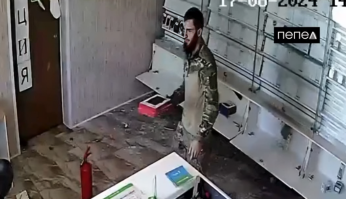 Два кадыровца попали на видео во время грабежа и воплотили в жизнь анекдот