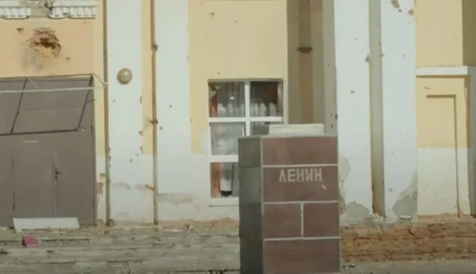 Чому Z-блогерів так збісило знесення пам’ятника Леніну в Суджі — продюсер назвав причину