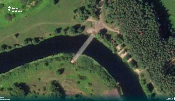 Росіяни зробили понтонну переправу через Сейм - її сфотографували із супутника