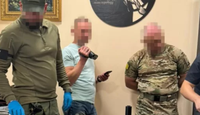 Заробляли на ухилянтах: керівників ТЦК на Київщині арештували