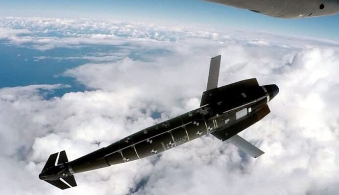 Український винищувач вдарив авіабомбою AASM Hammer по російських військах під Курськом