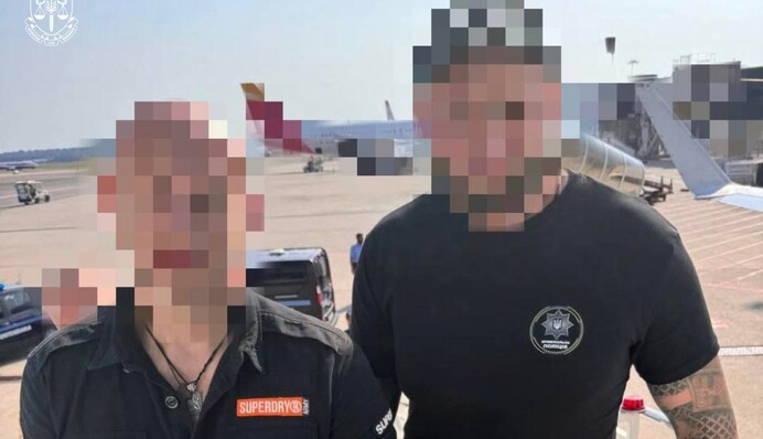 Італія видала Україні підозрюваного в організації схеми викрадення автівок