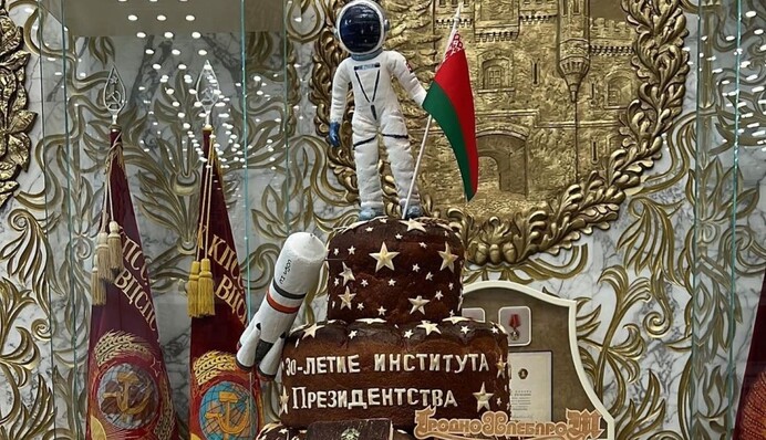 Лукашенко йде дорогою 