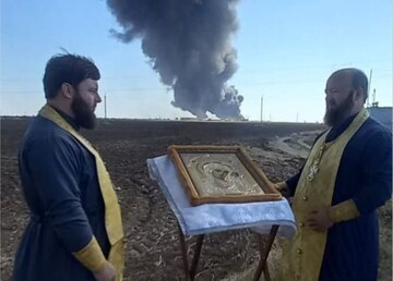 У мережі висміяли метод боротьби РПЦ із масштабною пожежею на нафтобазі