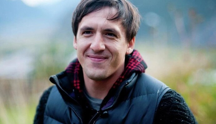 Актер Артур Смольянинов поразил точностью высказывания о войне