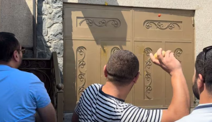 Реакція на заяви Лукашенка: посольство Білорусі у Вірменії атакували яйцями та картоплею