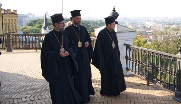 В Украину прибыла делегация Вселенского Патриархата — будут искать церковное единство