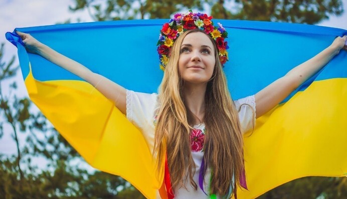 Большинство украинцев хотят строить свою жизнь в Украине: результаты опроса