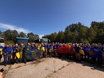 Ще 115 українських бійців повернулись додому з російського полону