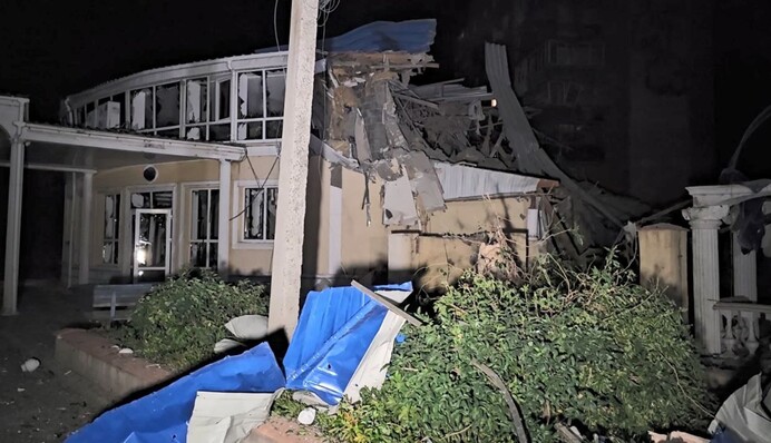 Удар РФ по готелю в Краматорську: один з журналістів Reuters зник безвісти